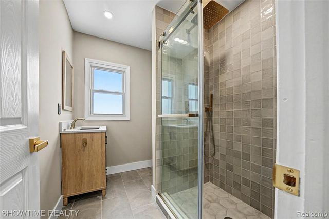 320 Pioneer Drive, Pontiac, MI 48341