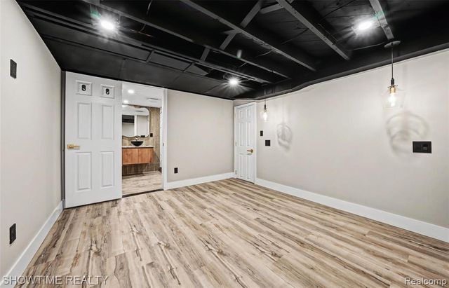 320 Pioneer Drive, Pontiac, MI 48341