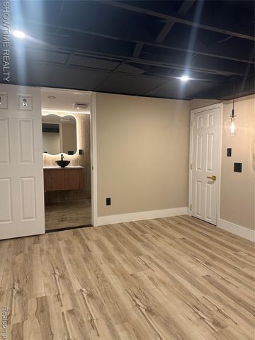 320 Pioneer Drive, Pontiac, MI 48341