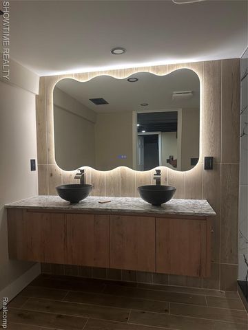 320 Pioneer Drive, Pontiac, MI 48341