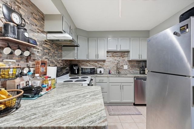 81 Colonel Bell Dr 9, Brockton, MA 02301