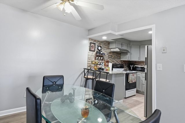 81 Colonel Bell Dr 9, Brockton, MA 02301