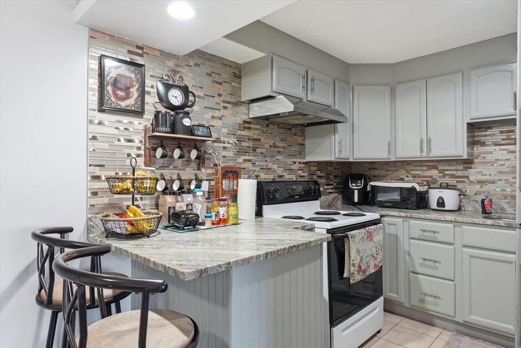 81 Colonel Bell Dr 9, Brockton, MA 02301