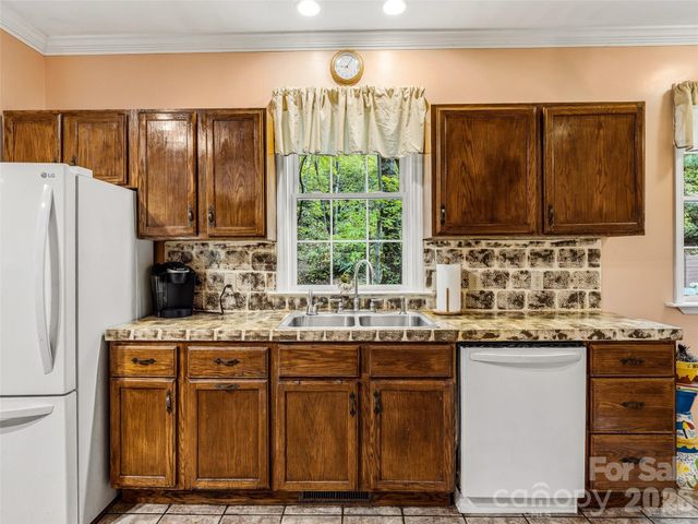 29 Panther Ridge Road, Brevard, NC 28712
