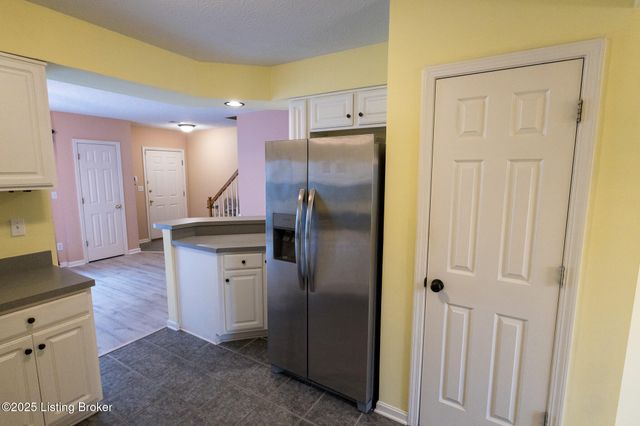 10518 Clayton Allen Blvd, Louisville, KY 40229