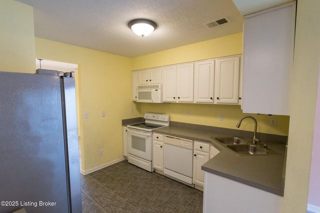 10518 Clayton Allen Blvd, Louisville, KY 40229