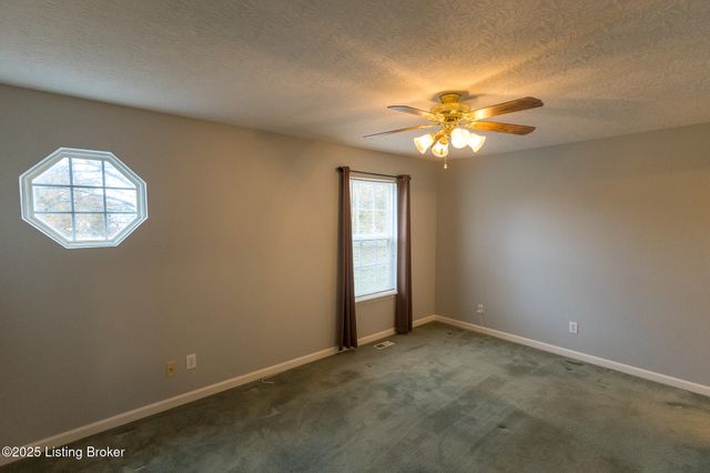 10518 Clayton Allen Blvd, Louisville, KY 40229