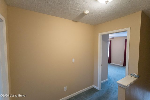 10518 Clayton Allen Blvd, Louisville, KY 40229