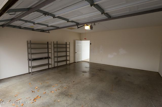 10518 Clayton Allen Blvd, Louisville, KY 40229