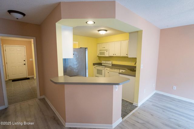 10518 Clayton Allen Blvd, Louisville, KY 40229