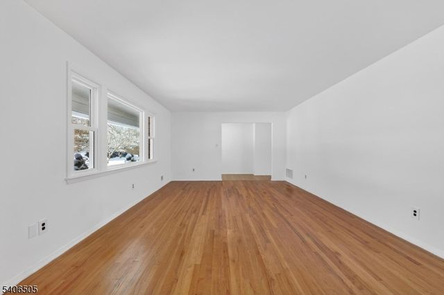 7 Madeleine Pl, Parsippany-troy Hills Twp., NJ 07054