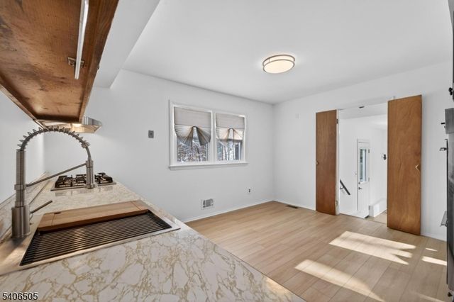 7 Madeleine Pl, Parsippany-troy Hills Twp., NJ 07054