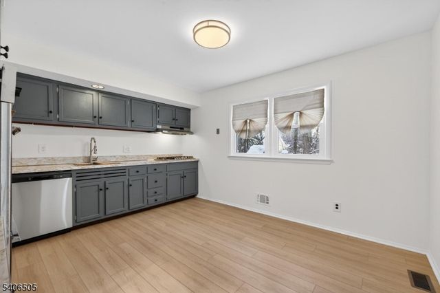 7 Madeleine Pl, Parsippany-troy Hills Twp., NJ 07054