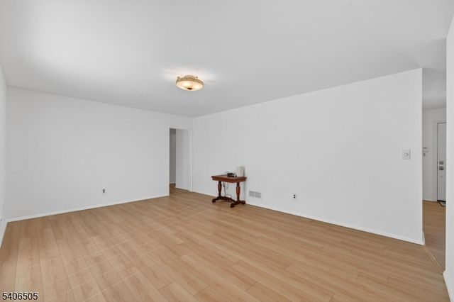 7 Madeleine Pl, Parsippany-troy Hills Twp., NJ 07054