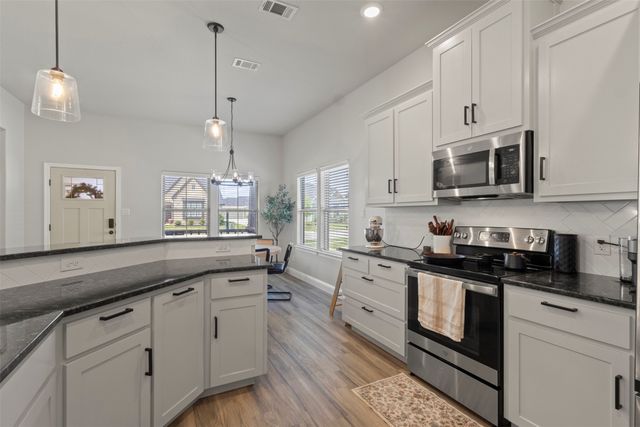 616 Charlotte Lane, Burleson, TX 76028