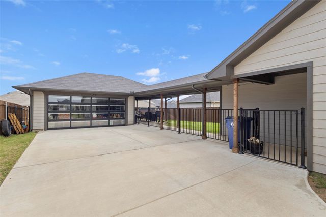 616 Charlotte Lane, Burleson, TX 76028