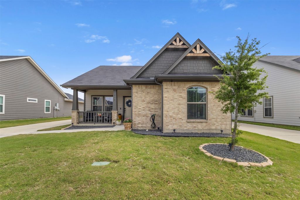 616 Charlotte Lane, Burleson, TX 76028