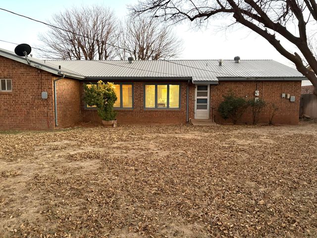 1807 E Reppto Street, Brownfield, TX 79316