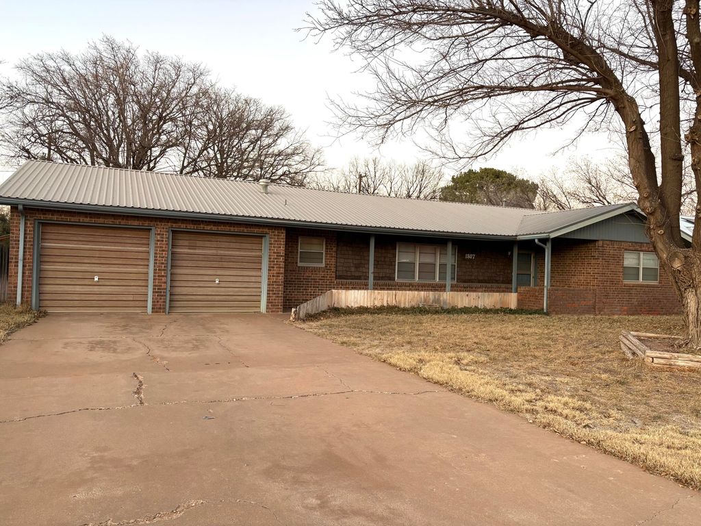 1807 E Reppto Street, Brownfield, TX 79316