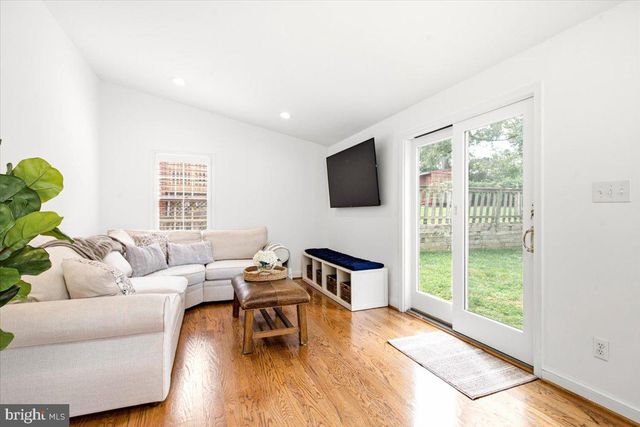 4214 MATTHEWS LN, Kensington, MD 20895