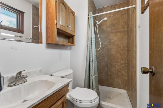 304 Flint Circle, Papillion, NE 68046