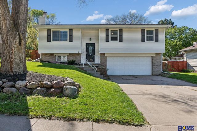 304 Flint Circle, Papillion, NE 68046