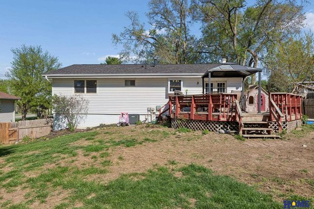 304 Flint Circle, Papillion, NE 68046