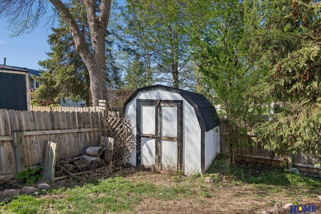 304 Flint Circle, Papillion, NE 68046