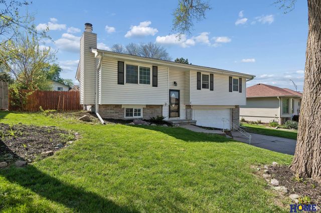 304 Flint Circle, Papillion, NE 68046