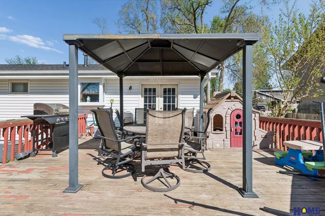 304 Flint Circle, Papillion, NE 68046