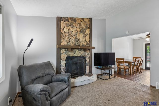 304 Flint Circle, Papillion, NE 68046