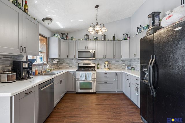 304 Flint Circle, Papillion, NE 68046