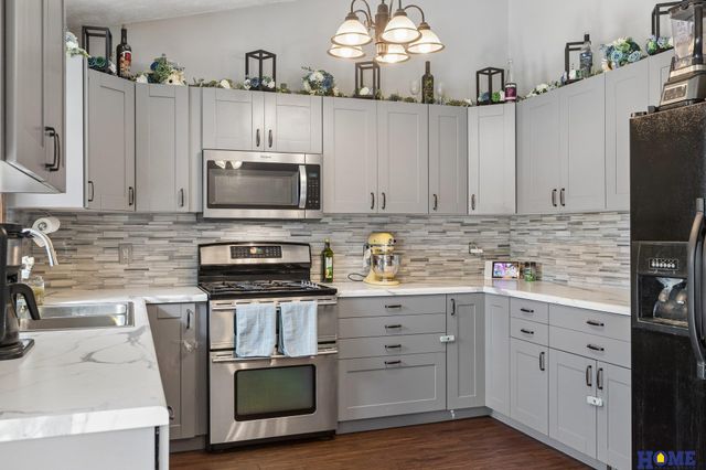 304 Flint Circle, Papillion, NE 68046