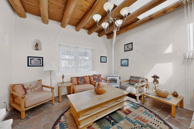 442 Los Pinos Road, Santa Fe, NM 87507