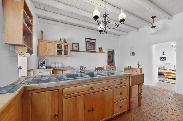 442 Los Pinos Road, Santa Fe, NM 87507