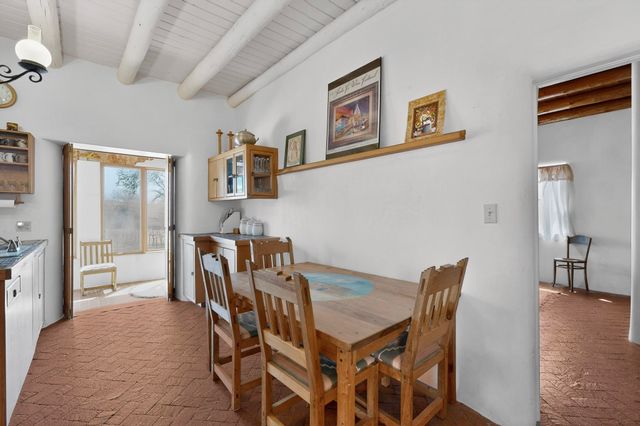 442 Los Pinos Road, Santa Fe, NM 87507