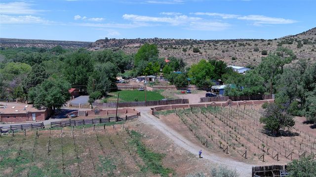 442 Los Pinos Road, Santa Fe, NM 87507