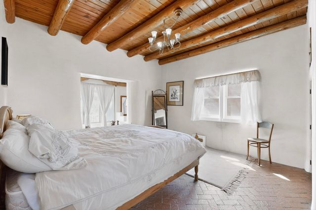 442 Los Pinos Road, Santa Fe, NM 87507