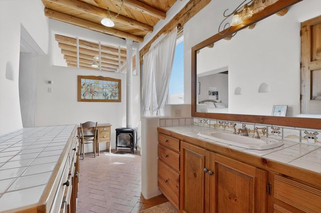 442 Los Pinos Road, Santa Fe, NM 87507