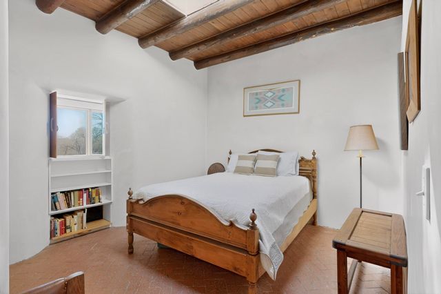 442 Los Pinos Road, Santa Fe, NM 87507