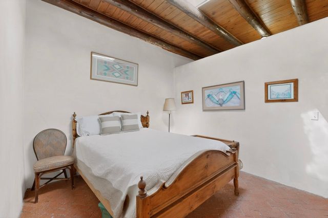 442 Los Pinos Road, Santa Fe, NM 87507