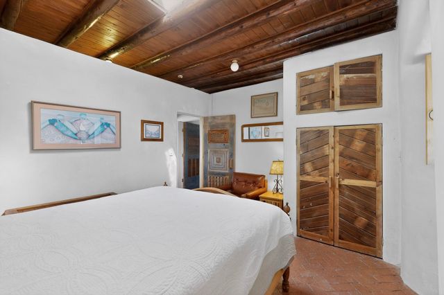 442 Los Pinos Road, Santa Fe, NM 87507