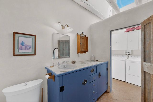 442 Los Pinos Road, Santa Fe, NM 87507