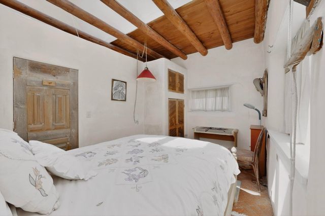 442 Los Pinos Road, Santa Fe, NM 87507