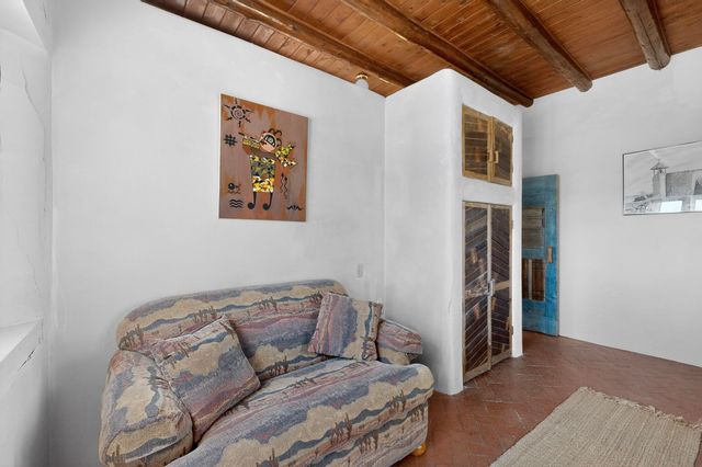 442 Los Pinos Road, Santa Fe, NM 87507