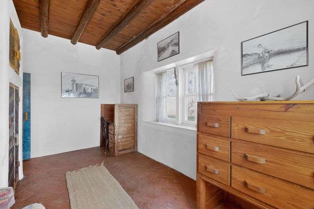 442 Los Pinos Road, Santa Fe, NM 87507