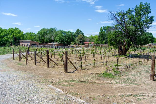 442 Los Pinos Road, Santa Fe, NM 87507