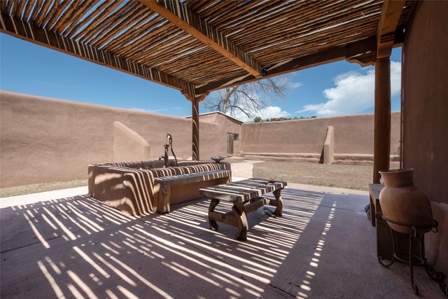 442 Los Pinos Road, Santa Fe, NM 87507