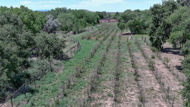 442 Los Pinos Road, Santa Fe, NM 87507