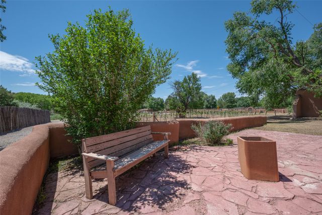 442 Los Pinos Road, Santa Fe, NM 87507